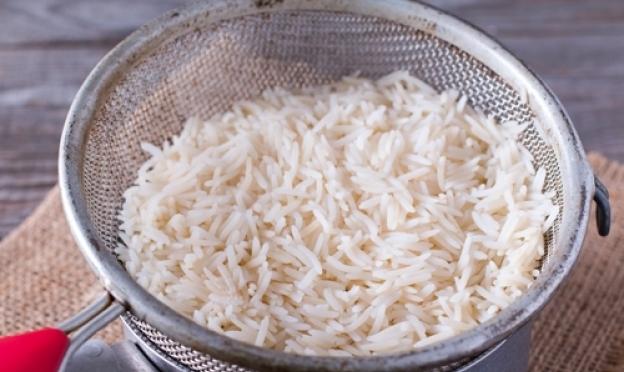 Kaip virti purius ryžius su kukurūzais Ryžių su kukurūzais ir žaliaisiais žirneliais receptas